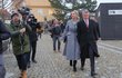 Druhé kolo prezidentských voleb: Andrej Babiš v doprovodu manželky Moniky odvolil v Průhonicích. (27.1.2023) Druhé kolo prezidentských voleb: Andrej Babiš v doprovodu manželky Moniky odvolil v Průhonicích. (27.1.2023)