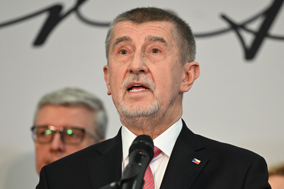 Druhé kolo prezidentských voleb: Andrej Babiš v doprovodu manželky Moniky uznal porážku. (28.1.2023)