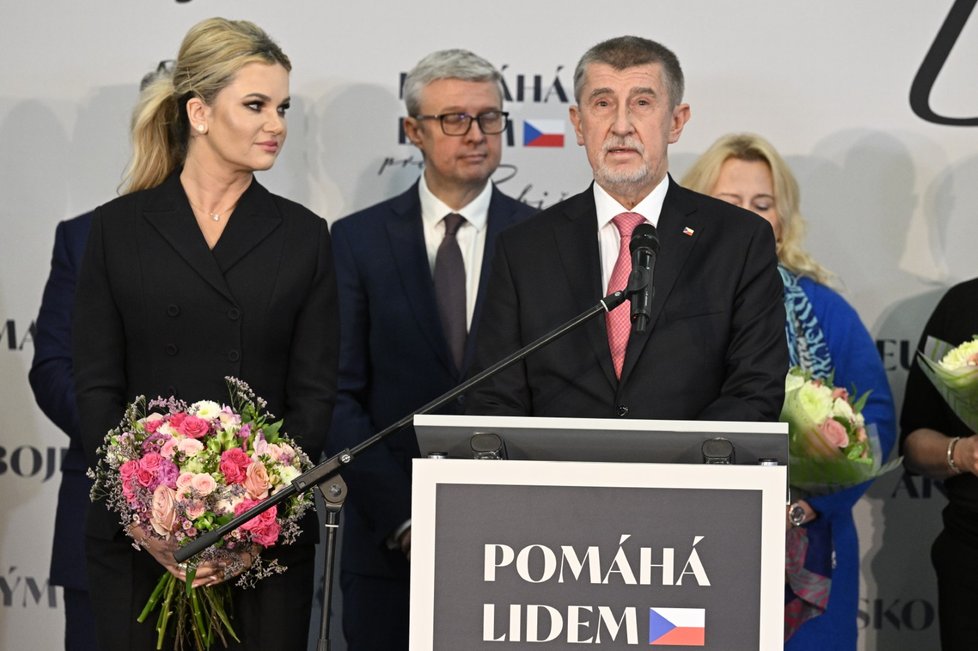 Druhé kolo prezidentských voleb: Andrej Babiš v doprovodu manželky Moniky uznal porážku. (28.1.2023)