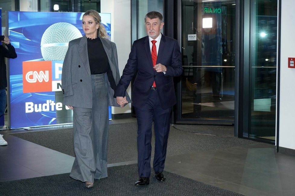 Prezidentské volby 2023: Andrej Babiš a Monika Babišová přichází na debatu v Prima News (25.1.2022)