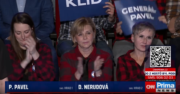 Manželka Petra Pavla Eva v publiku při debatě CNN Prima.