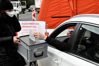 První Češi už volí prezidenta. Boj o Hrad u lidí v covidové izolaci zatím příliš netáhne