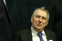 Zeman s Ivanou a Kateřinou odevzdali hlas v Lánech. „Volte vždy s úsměvem,“ pronesl prezident