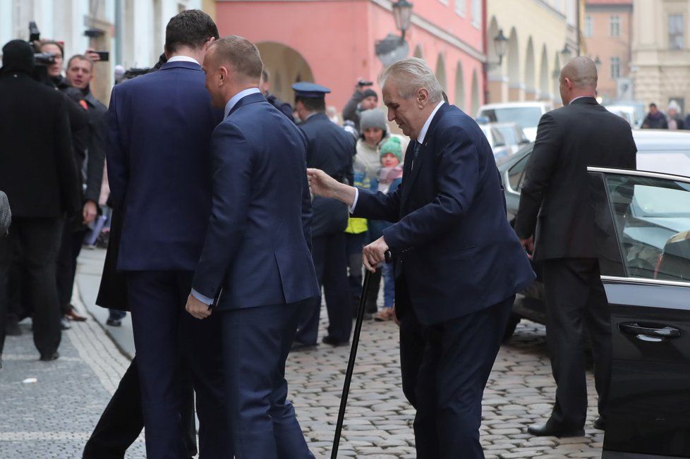 Do svého volebního štábu dorazil i současný prezident Miloš Zeman.