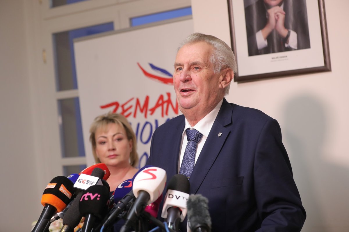 Miloš Zeman doufá, že v druhém kole budou voliči spoléhat hlavně na vlastní rozum a ne na doporučení kandidátů, které podpořili v prvním kole, prohlásil to na tiskové konferenci k výsledkům voleb