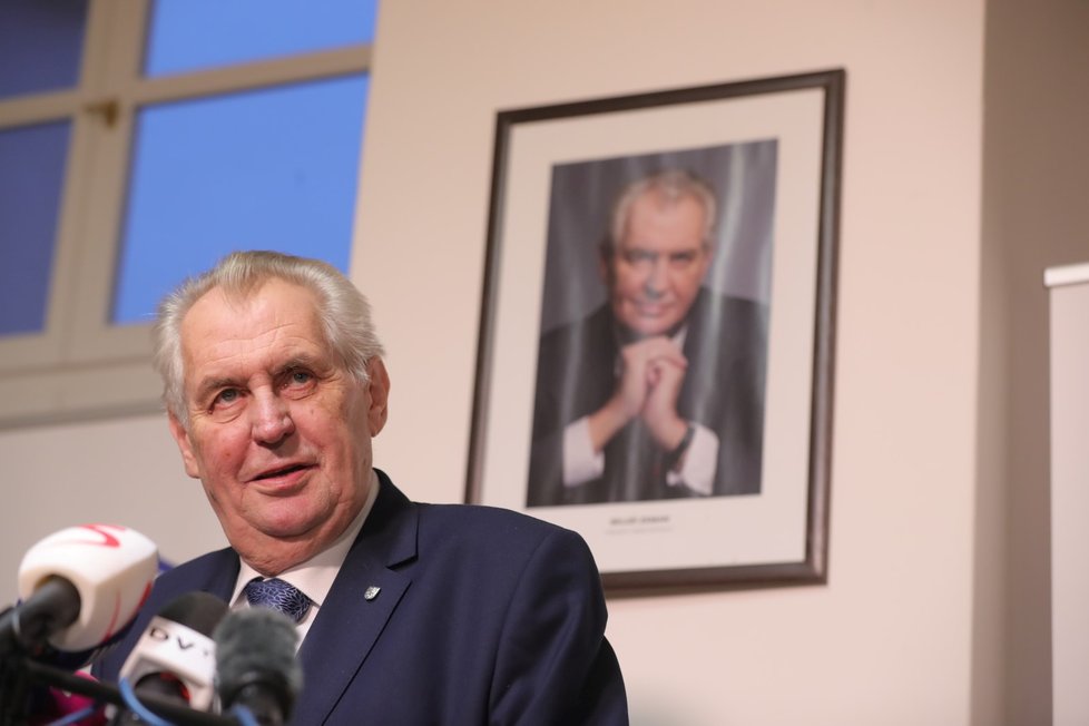 Miloš Zeman doufá, že v druhém kole budou voliči spoléhat hlavně na vlastní rozum a ne na doporučení kandidátů, které podpořili v prvním kole, prohlásil to na tiskové konferenci k výsledkům voleb.