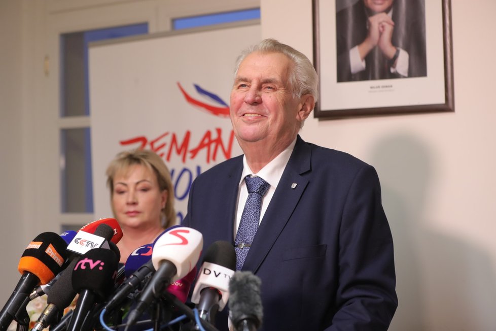 Miloš Zeman doufá, že v druhém kole budou voliči spoléhat hlavně na vlastní rozum a ne na doporučení kandidátů, které podpořili v prvním kole, prohlásil to na tiskové konferenci k výsledkům voleb