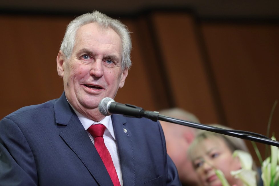 Prezident Miloš Zeman v pondělí jmenoval do funkce 12 rektorů veřejných vysokých škol a univerzit.