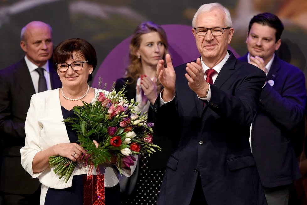 Volební štáb Jiřího Drahoše se smiřuje s neúspěchem svého favorita ve volbách.