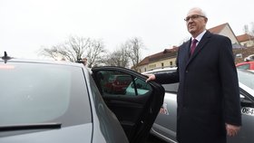 Jiří Drahoš se netají tím, že od premiéra by požadoval důkaz, že má pro svou vládu podporu, dříve, než by ho oficiálně jmenoval.