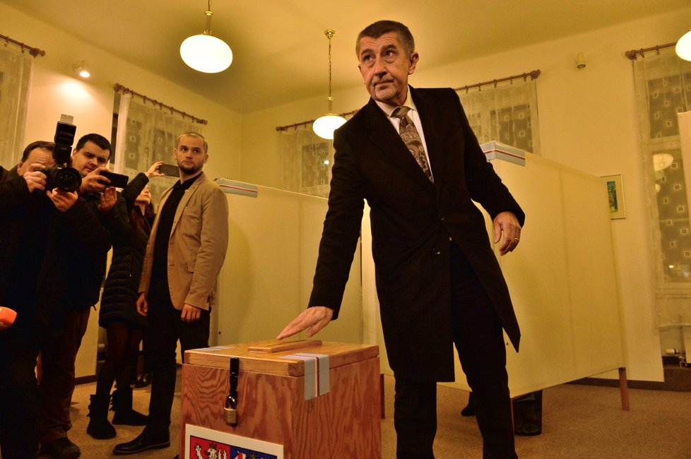 Andrej Babiš dorazil k volební urně bez manželky Moniky