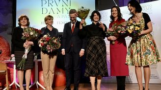 Pět dam a gentleman. V debatě partnerů Hilšerová bavila, Středulová překvapila, Babišová nepřišla  