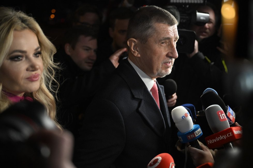 Prezidentské volby 2023: Andrej Babiš s manželkou Monikou ve svém volebním štábu. (14.1.2023)