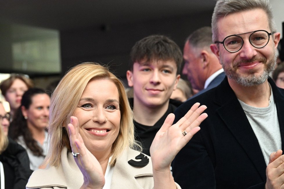 Prezidentské volby 2023: Danuše Nerudová s rodinou ve svém volebním štábu (14. 1. 2023)