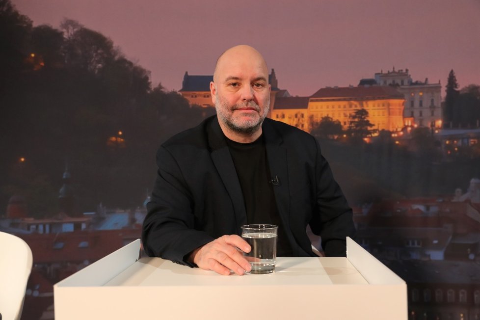 Prezidentské volby 2023: Politolog Lukáš Jelínek ve studiu Blesku.