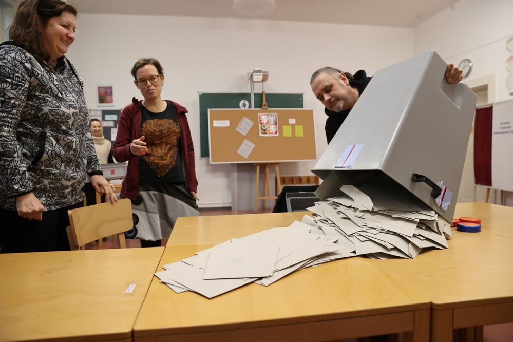 Druhé kolo prezidentských voleb: Sčítání hlasů. (28.1.2023)