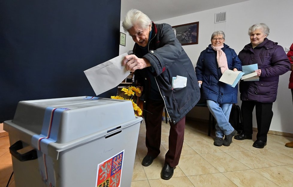 Hlasování ve Vysoké Lhotě na Pelhřimovsku, nejmenší samostatné obci v ČR. (13.1.2023)