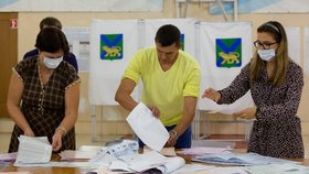 Sčítání hlasů v parlamentních volbách v Rusku (19.9.2021)