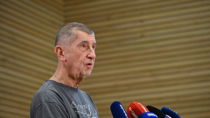 Tisková konference Andreje Babiše po prohře v senátních volbách. Tisková konference Andreje Babiše po prohře v senátních volbách.