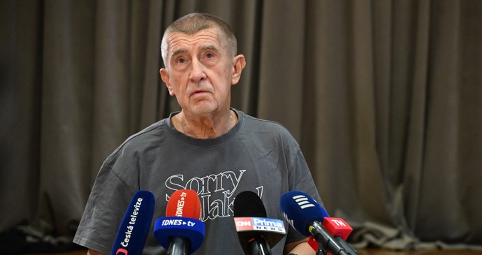 Tisková konference Andreje Babiše po prohře v senátních volbách.