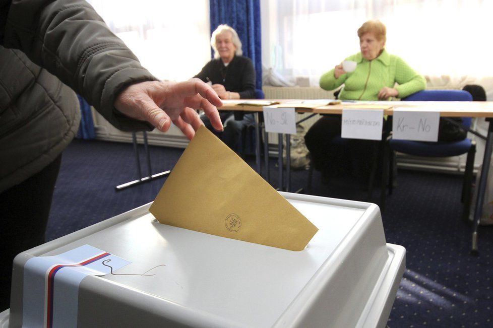 Při opakovaných volbách na Mostecku byla letos v lednu nízká účast - pro politiky důvod, proč opět oprášit myšlenku elektronických voleb.