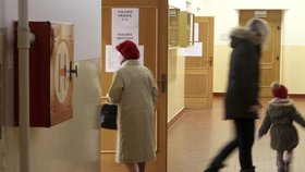 Senátní volby na Mostecku provází nízká účast.