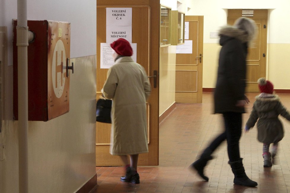Při opakovaných volbách na Mostecku byla letos v lednu nízká účast - pro politiky důvod, proč opět oprášit myšlenku elektronických voleb.