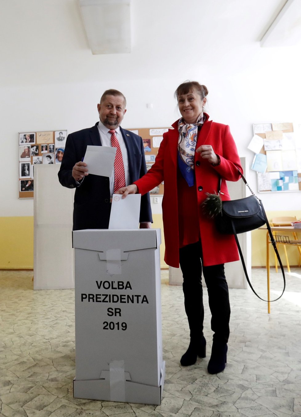 Prezidentské volby na Slovensku: Štefan Harabin ve volební místnosti (16. 3. 2019)