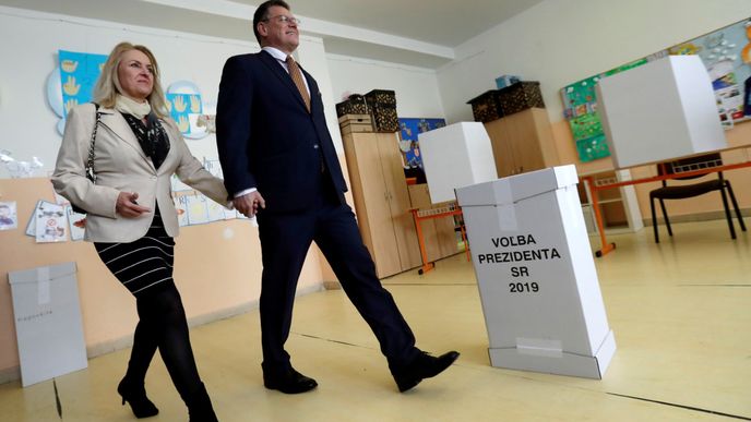 Prezidentské volby na Slovensku: Maroš Šefčovič ve volební místnosti (16. 3. 2019)