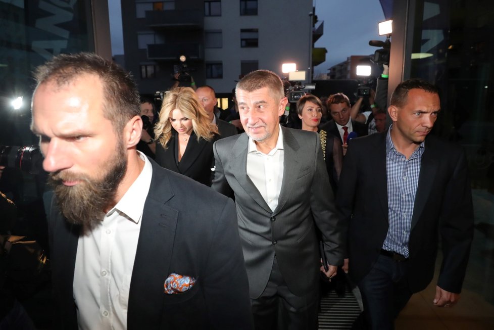 Andrej Babiš dorazil do volebního štábu svého hnutí ANO až v podvečer.