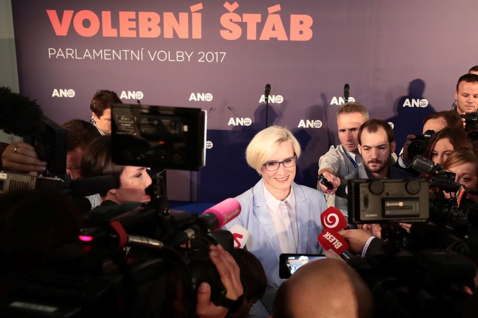 Do volebního štábu ANO dorazila ministryně pro místní rozvoj Karla Šlechtová.