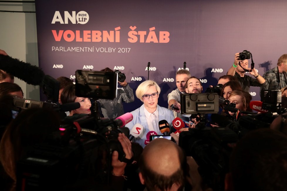 Do volebního štábu ANO dorazila ministryně pro místní rozvoj Karla Šlechtová.