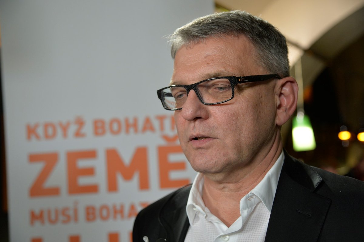 Lubomír Zaorálek dovedl svou stranu k zisku pouhých sedmi procent hlasů
