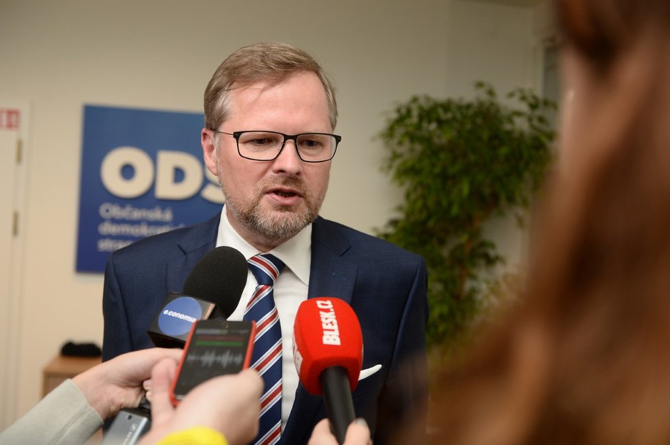 ODS, TOP 09, KDU-ČSL a STAN se sdružily do uskupení Demokratický blok, aby společně postupovaly při pondělním ustavení Sněmovny.