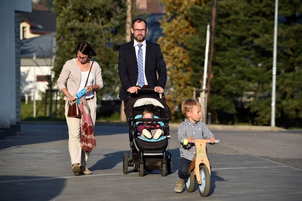 Volební lídr hnutí STAN Jan Farský odvolil v pátek v Semilech.