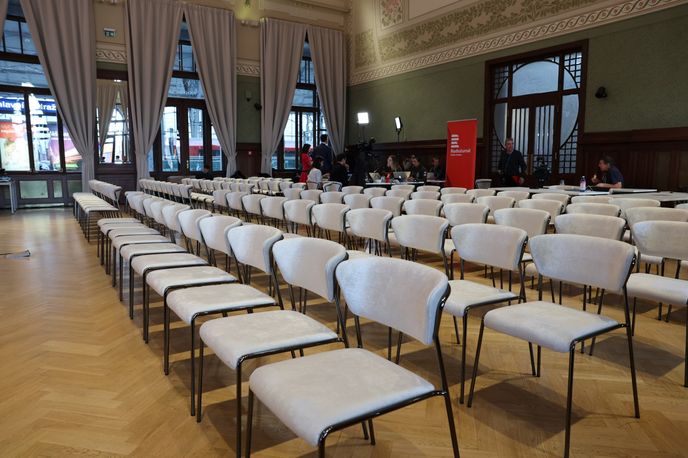 Štáb Pirátů na Hlavním nádraží v Praze Štáb Pirátů na Hlavním nádraží v Praze