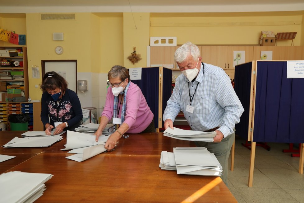 Sčítání hlasů po skončení sněmovních voleb (9.10.2021)