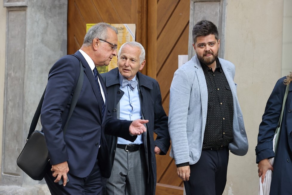 Miroslav Kalousek a Jan Pirk před volebním štábem SPOLU (24.9.2022)