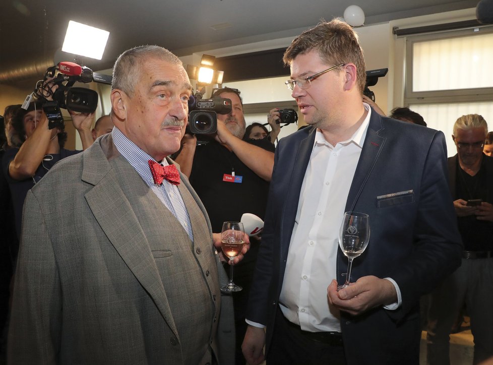 Karel Schwarzenberg ve volebním štábu TOP 09: S europoslancem Jiřím Pospíšilem