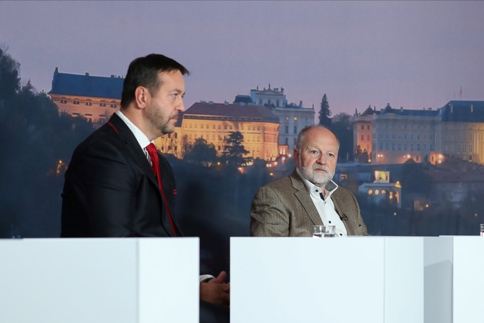 Sociolog Jan Herzmann a epidemiolog Rastislav Maďar ve volebním studiu Blesku.