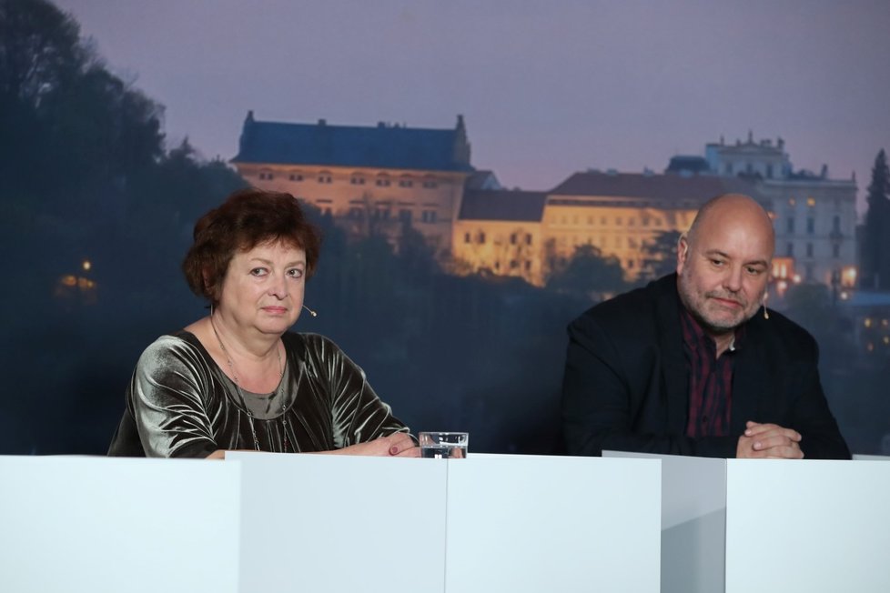 Politologové Vladimíra Dvořáková a Lukáš Jelínek ve volebním studiu Blesku.