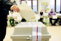 Na Mostecku opakují volby: O senátorské křeslo bojuje 9 kandidátů