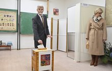 První den finále souboje o Hrad? Pavel v  hospodě! A Babiš se šel vyspat