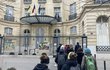 Dlouhé fronty se včera tvořili před některými volebními místnostmi v zahraničí. Dlouhé fronty se včera tvořili před některými volebními místnostmi v zahraničí.
