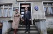 Pavla u volební místnosti vítali desítky tleskajících příznivců. Ve vedlejší budově pak pro novináře i další lidi místní připravili guláš. Pavla u volební místnosti vítali desítky tleskajících příznivců. Ve vedlejší budově pak pro novináře i další lidi místní připravili guláš.