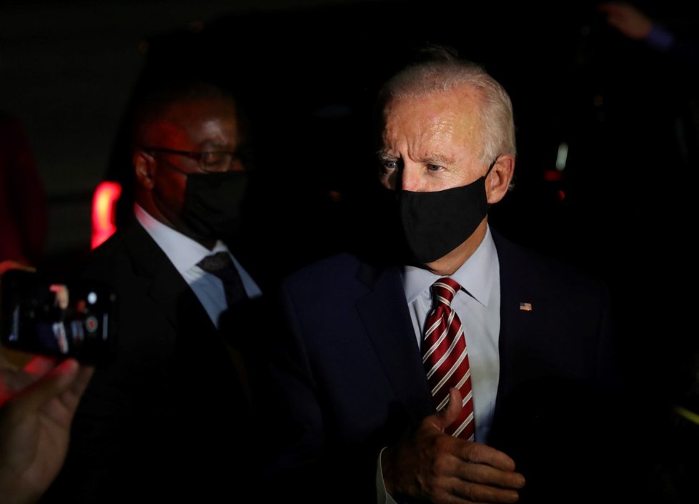 Volby v USA: Kandidát Joe Biden má podle průzkumu nakročeno k výhře. Podporuje jej nadpoloviční většina Američanů. Čísla ale nerozhodují, v USA se volí podle států.