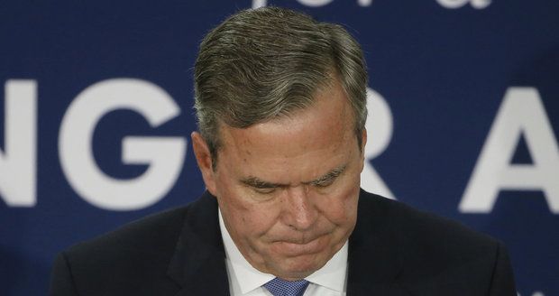 Třetí Bush prezidentem USA nebude. U voličů bodoval Trump i Clintonová