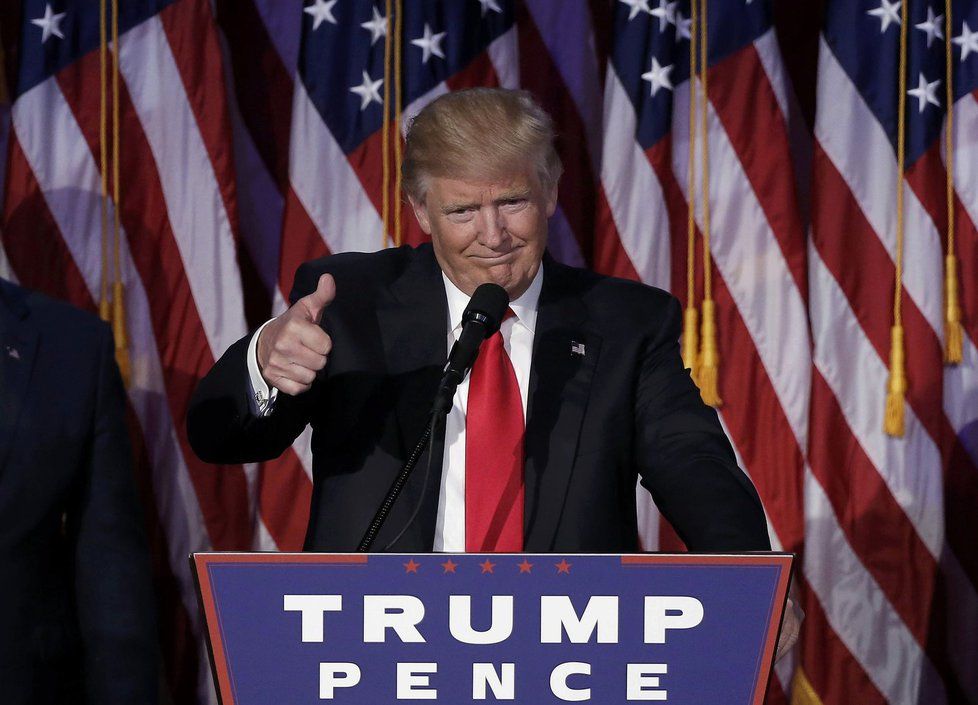 Trump během svého prvního projevu po vítězství v prezidentských volbách