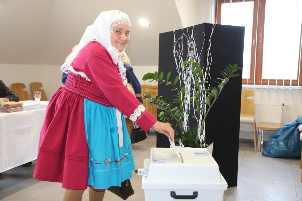 Anežka Sabáčková (85) z Vacenovic na Hodonínsku nevynechala volby ani letos.