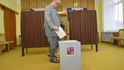Volby do Sněmovny: Karel Schwarzenberg se poučil a chybu z prezidentské volby nezopakoval. Tentokrát odevzdal platný hlas
